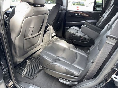 Used 2020 Cadillac Escalade 2WD image 27