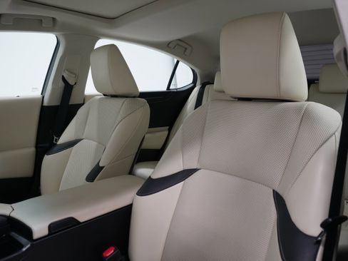 Used 2022 Lexus ES 350 w/ Premium Package FWD image 11
