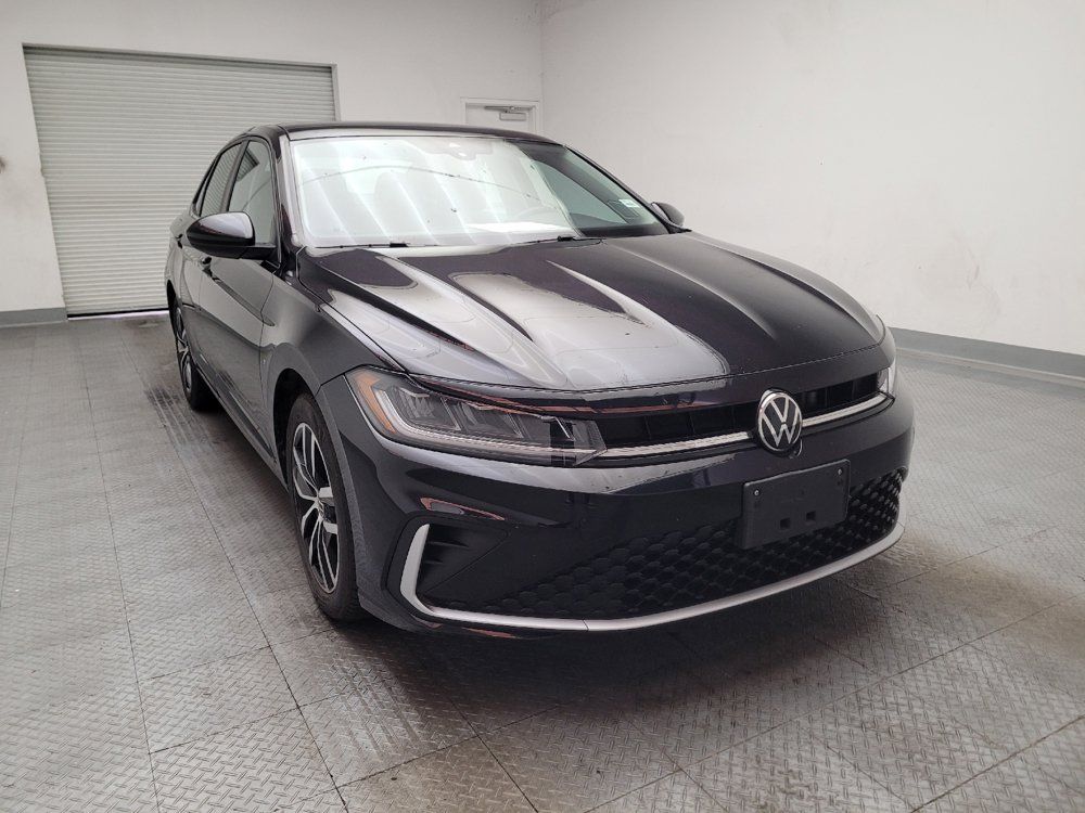 Used 2025 Volkswagen Jetta SE FWD image 14