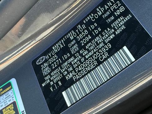 Used 2025 Hyundai Elantra Limited FWD image 24