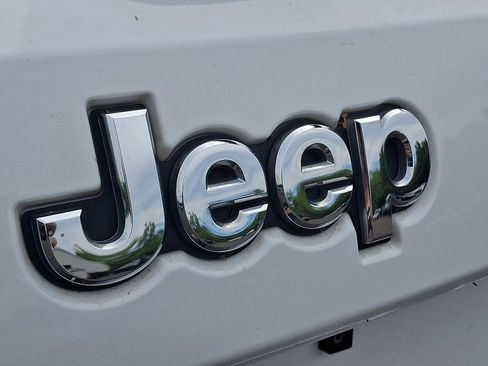 Used 2022 Jeep Grand Cherokee Limited AWD/4WD image 31
