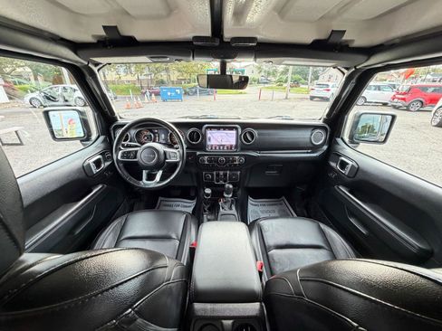 Used 2019 Jeep Wrangler Unlimited Sahara w/ Dual Top Group AWD/4WD image 25
