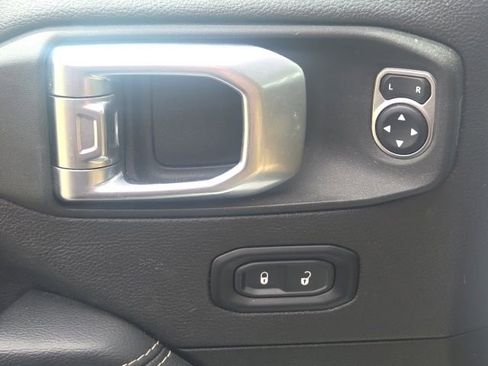 Used 2022 Jeep Gladiator Overland w/ LED Lighting Group AWD/4WD image 19
