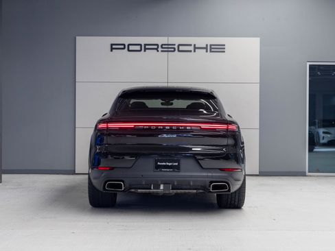 Used 2025 Porsche Cayenne Coupe image 6