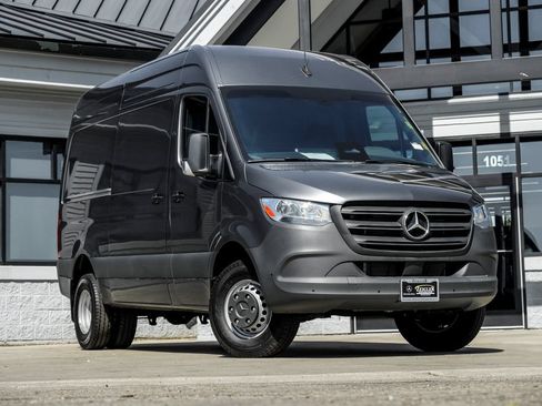 Used 2025 Mercedes-Benz Sprinter 3500 image 1