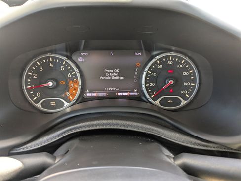 Used 2015 Jeep Renegade Limited w/ Advanced Technology Group image 30