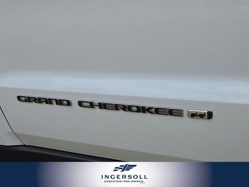 Used 2022 Jeep Grand Cherokee Laredo E image 31