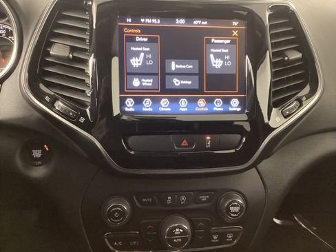 Used 2022 Jeep Cherokee Limited image 18