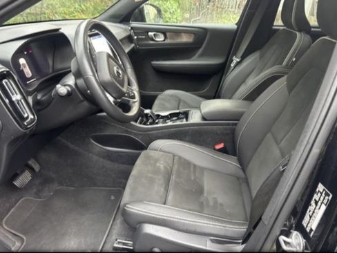 Used 2023 Volvo C40 P8 Recharge Ultimate AWD/4WD image 2