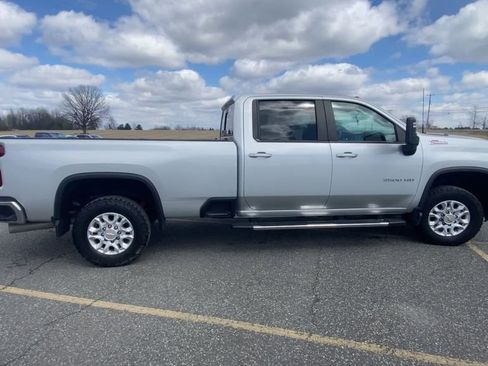 Used 2022 Chevrolet Silverado 3500 LT w/ Convenience Package AWD/4WD image 9