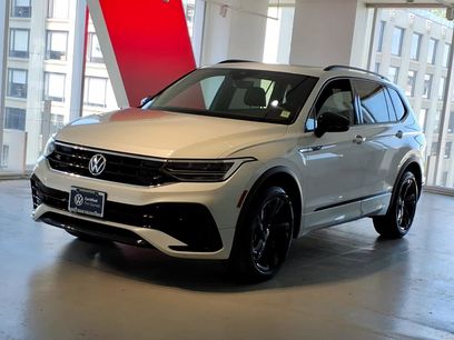 Certified 2023 Volkswagen Tiguan SE R-Line