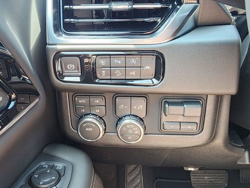 New 2026 GMC Yukon Elevation w/ Elevation Premium Package AWD/4WD image 18