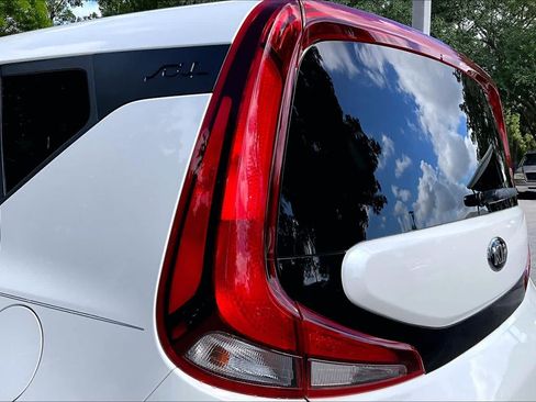 Used 2020 Kia Soul LX FWD image 28