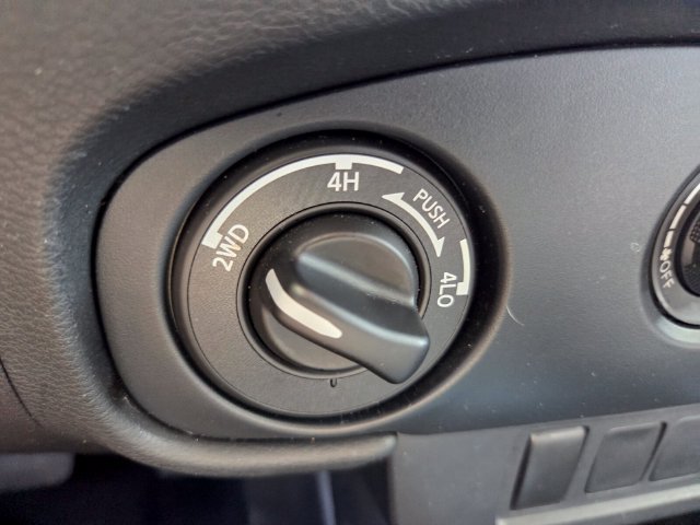 Used 2022 Nissan Frontier SV AWD/4WD image 24