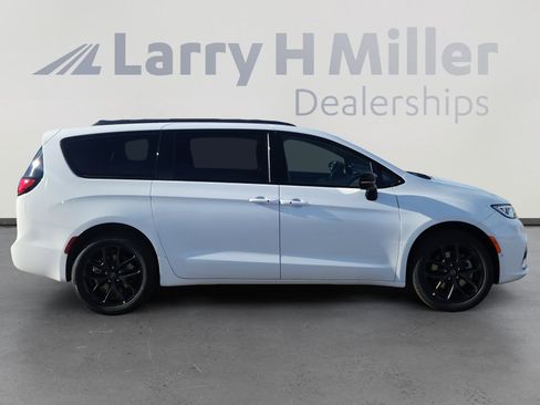 New 2026 Chrysler Pacifica Limited w/ S Appearance Package image 7