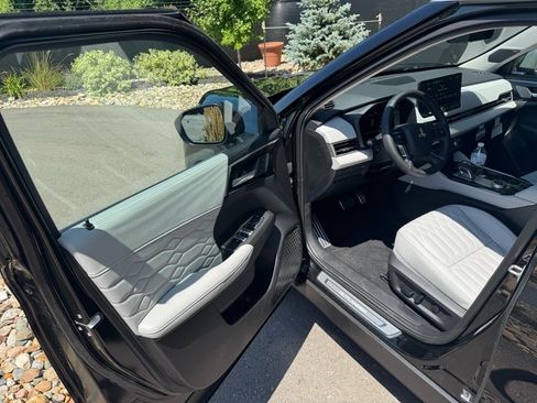 New 2025 Mitsubishi Outlander AWD image 23