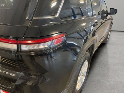 Used 2023 Jeep Grand Cherokee Limited AWD/4WD image 30