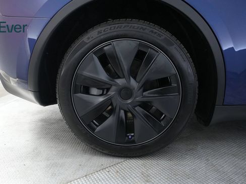 Used 2024 Tesla Model Y 2WD image 22