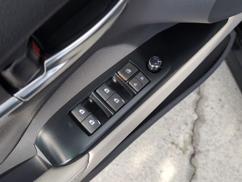 Certified 2020 Toyota Camry XLE FWD image 15