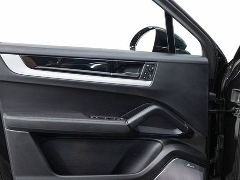 Certified 2025 Porsche Cayenne S AWD/4WD image 29