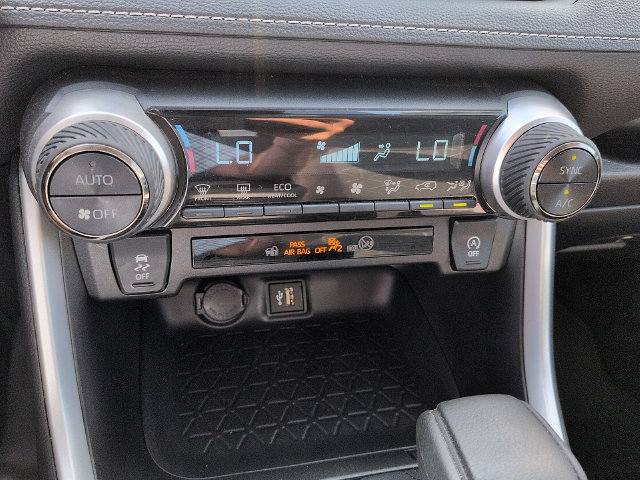 Certified 2025 Toyota RAV4 XLE FWD image 21