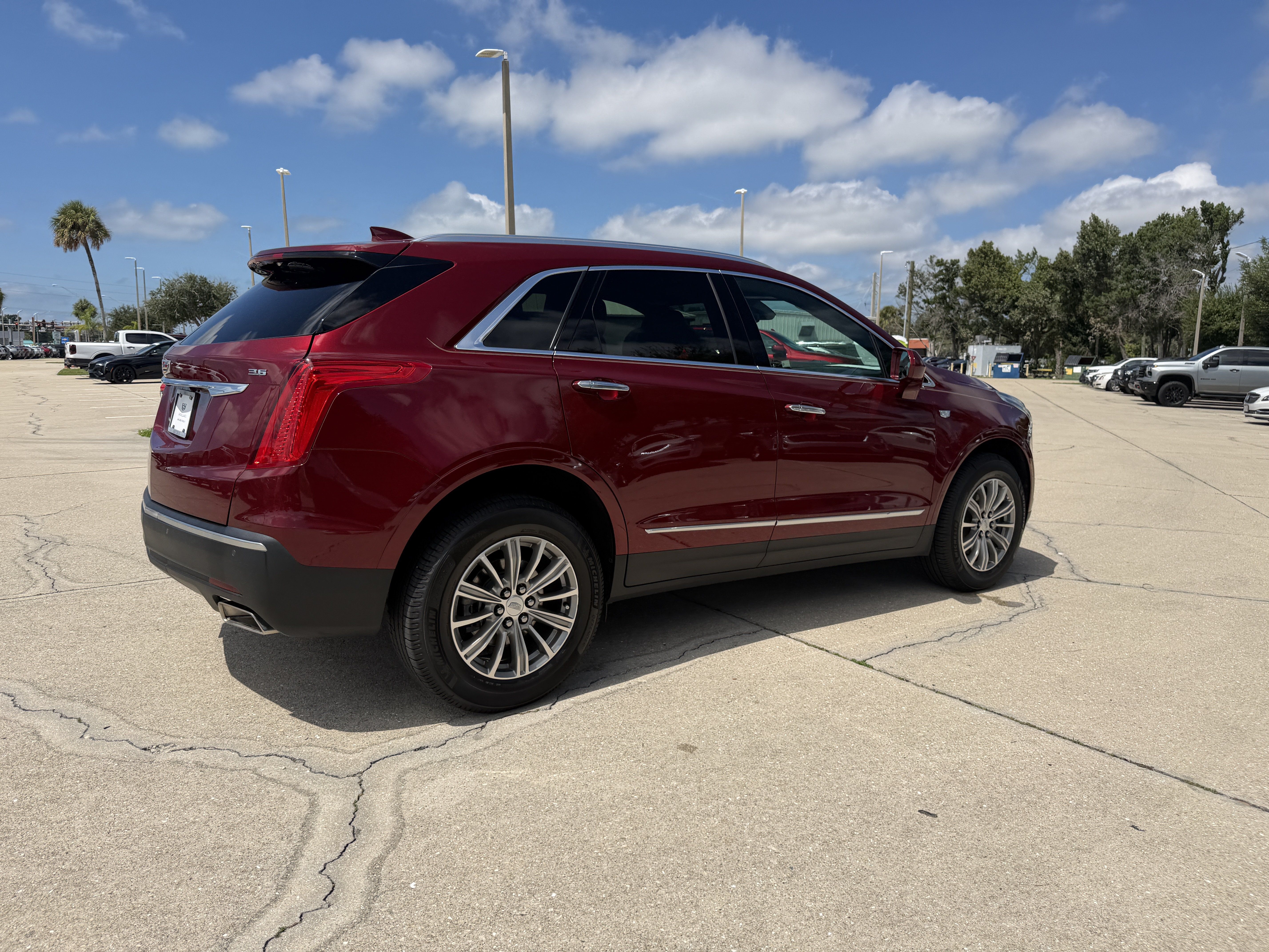 Used 2017 Cadillac XT5 Luxury w/ Driver Awareness Package FWD image 3