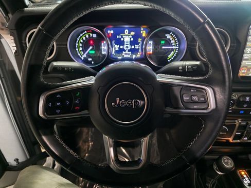 Used 2022 Jeep Wrangler Unlimited Sahara AWD/4WD image 9