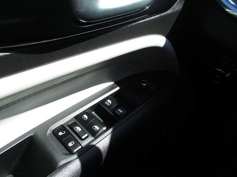 Used 2023 Jeep Compass Limited AWD/4WD image 23