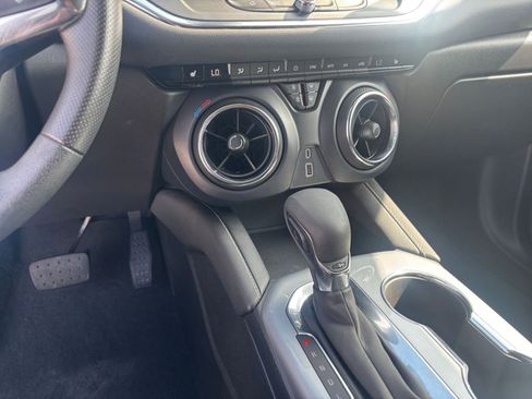 Used 2025 Chevrolet Blazer LT image 40