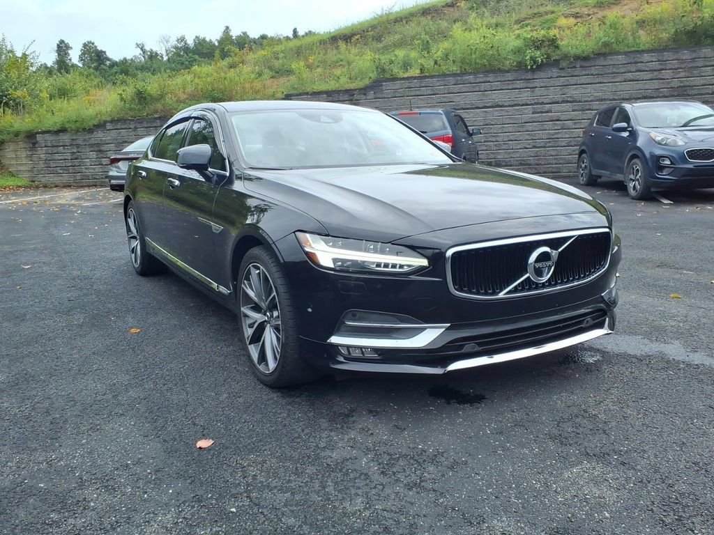 Used 2018 Volvo S90 T5 Momentum w/ Convenience Package AWD/4WD image 3