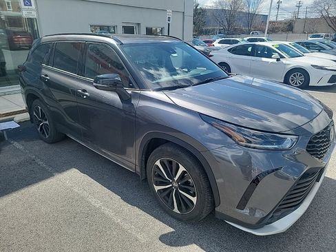 Used 2021 Toyota Highlander XSE image 2