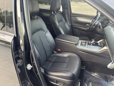 Used 2024 MAZDA CX-90 3.3 Turbo w/ Preferred Plus image 18