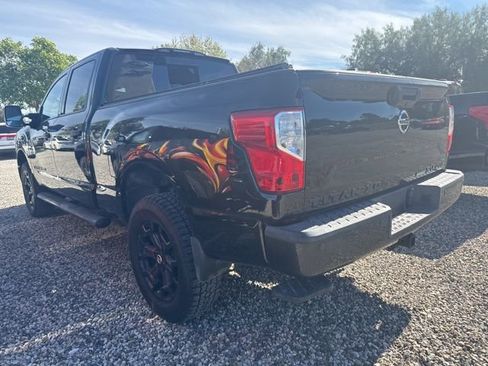 Used 2018 Nissan Titan SV w/ SV Convenience Package image 2
