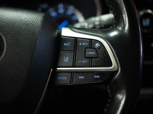 Used 2022 Toyota Highlander XLE FWD image 27