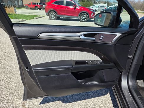 Used 2019 Ford Fusion SE w/ Equipment Group 151A image 11