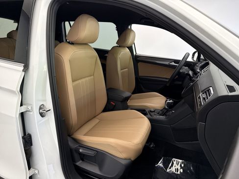 Used 2023 Volkswagen Tiguan SE AWD/4WD image 16