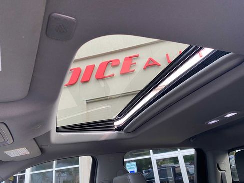 Used 2022 GMC Sierra 2500 Denali w/ Denali Black Diamond Edition AWD/4WD image 26