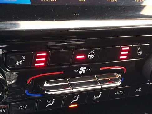 Used 2023 Jeep Grand Cherokee Limited image 25