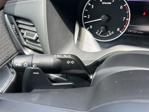 Used 2023 Nissan Rogue S FWD image 9