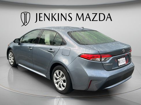 Used 2021 Toyota Corolla LE FWD image 6