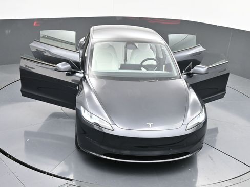Used 2025 Tesla Model 3 Long Range image 39