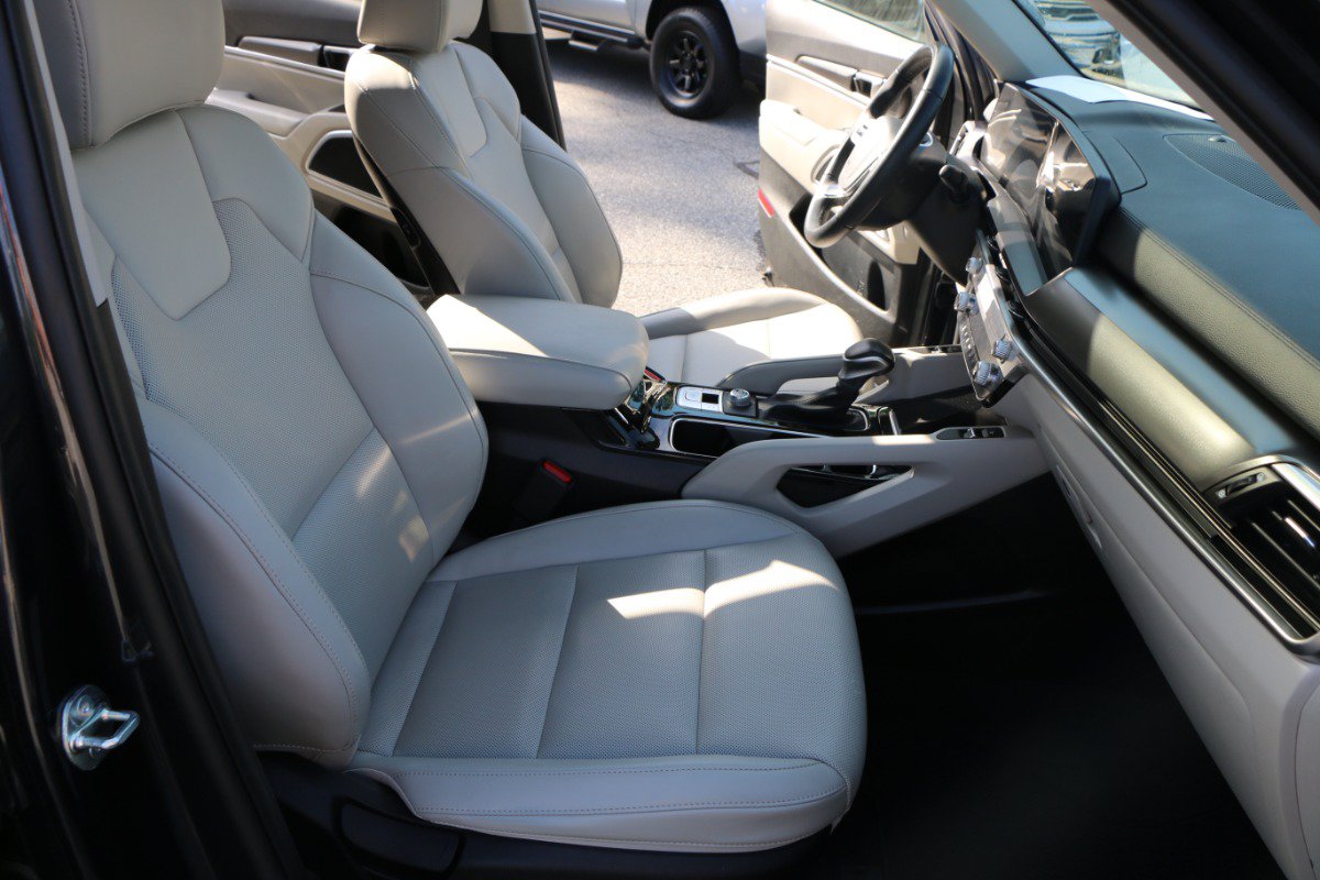 Used 2025 Kia Telluride S FWD image 28