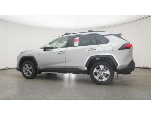Used 2025 Toyota RAV4 XLE image 21