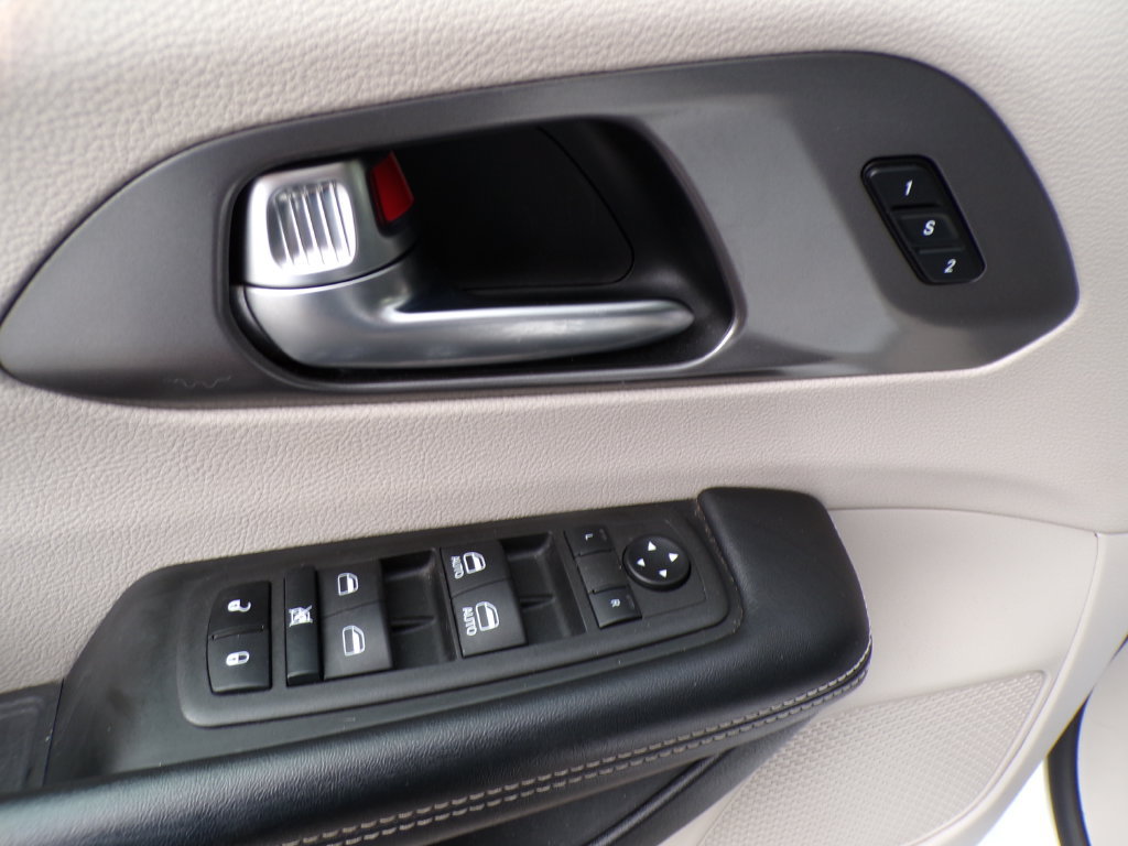 Used 2022 Chrysler Pacifica Touring-L FWD image 21
