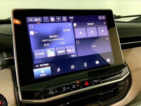 Used 2025 Jeep Compass Limited AWD/4WD image 6