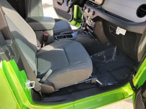 Used 2025 Jeep Wrangler Sport AWD/4WD image 14