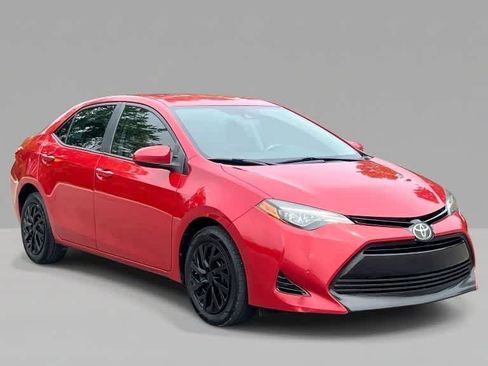 Used 2018 Toyota Corolla LE FWD image 2