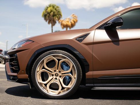 Used 2019 Lamborghini Urus AWD/4WD image 14