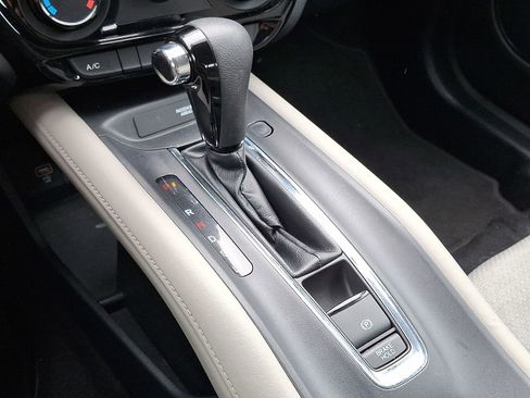 Used 2019 Honda HR-V LX image 16