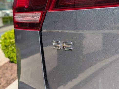 Used 2022 Volkswagen Tiguan SE R-Line image 33